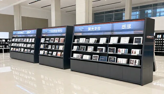 如何正确使用提示词手册提升模型适配效果？